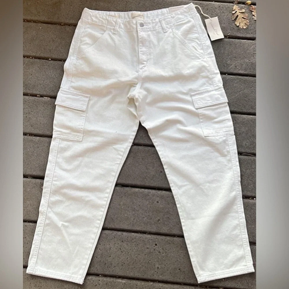 Universal Thread NWT White Cargo Pants, Boyfriend Fit 18" waist - Picture 3 of 7
